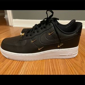 Black w/gold Air Force 1s